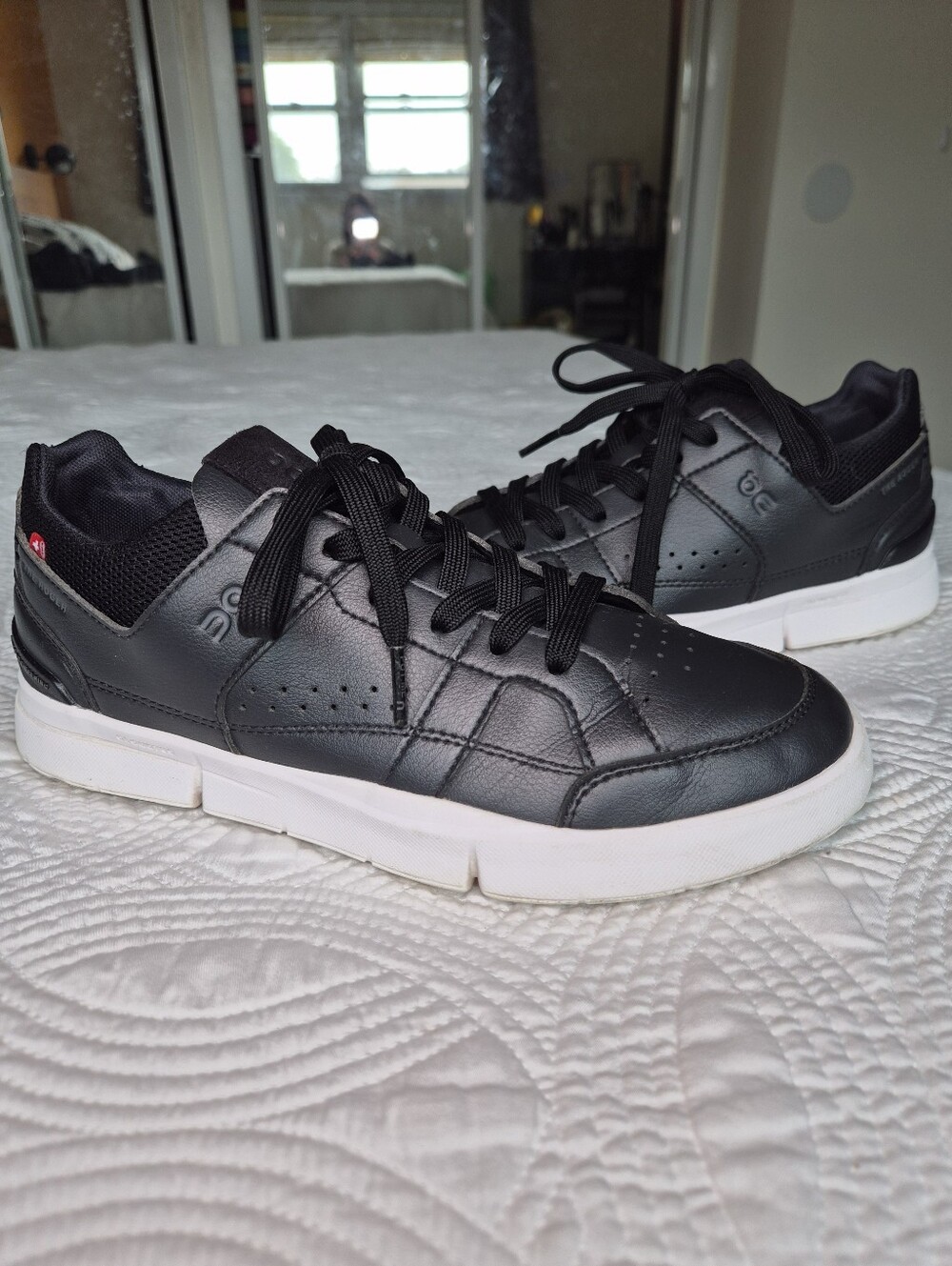 EUC On Running Cloud Roger Clubhouse Sneakers Black Women 8